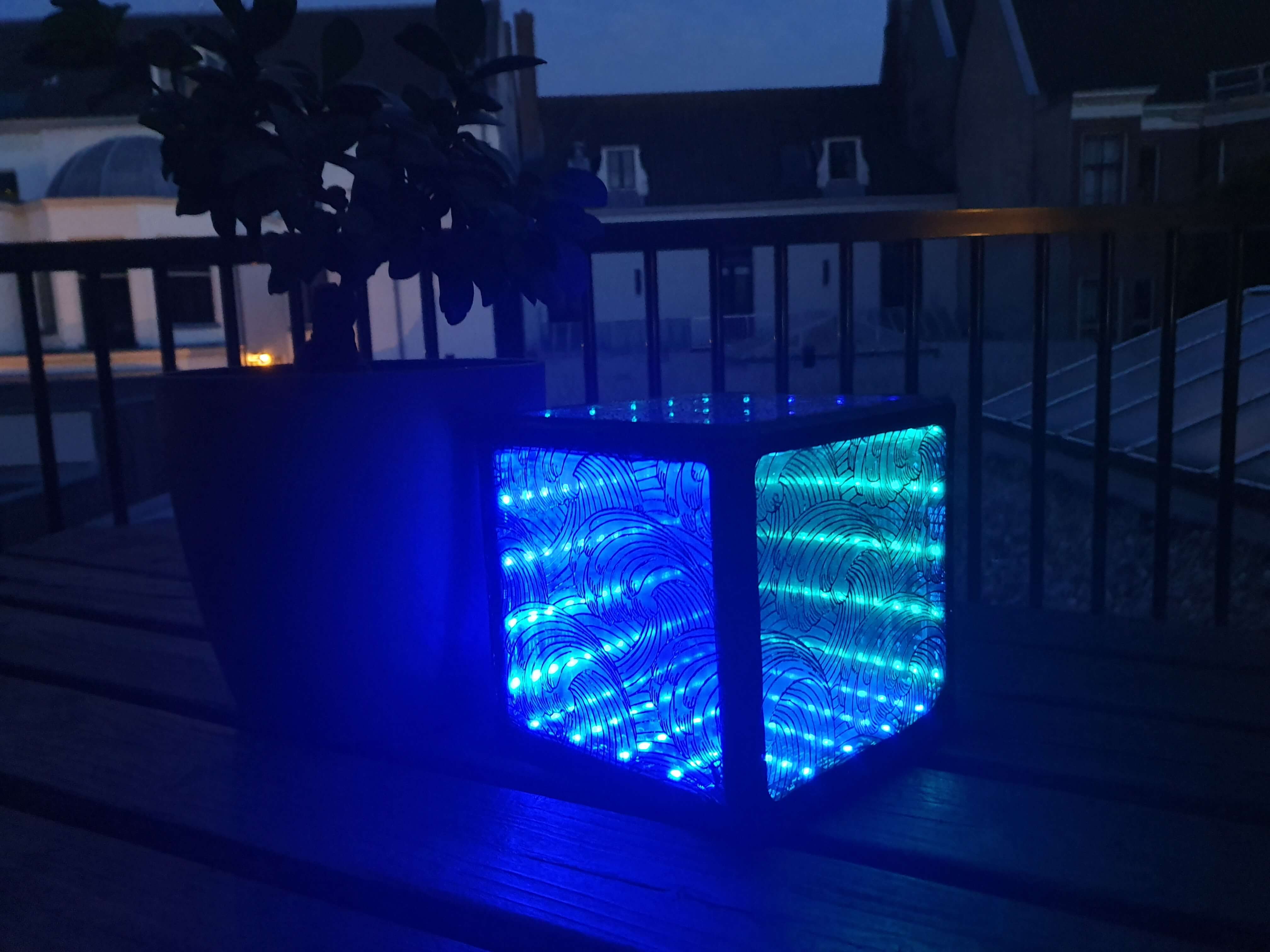 Infinity Cube with Waves